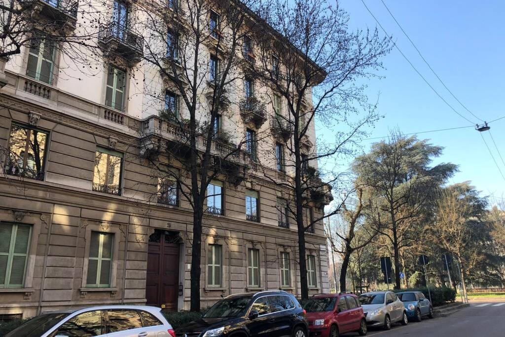 Casa Alberto Da Giussano, Elegante Bilocale In Centro Con Balcone Sul Parco Milano Exterior foto